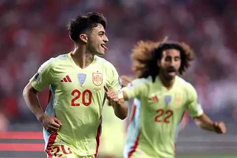 دقيقة بدقيقة.. منتخب تركيا 0-1 إسبانيا.. هدف مبكر  